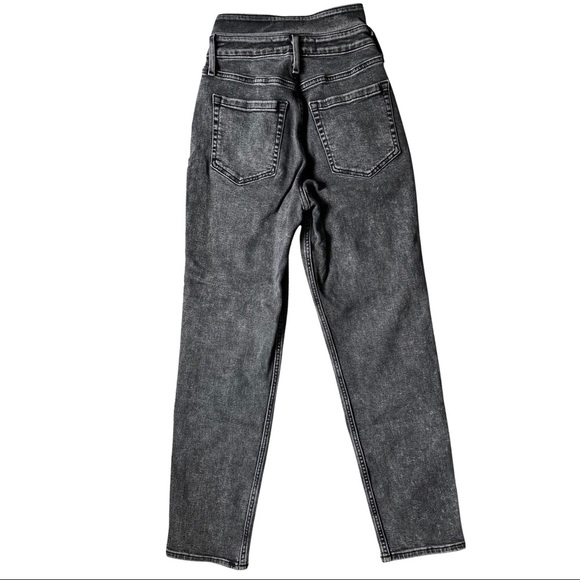 NWOT Hollister Ultra High Rise Mom Jeans - Picture 2 of 3